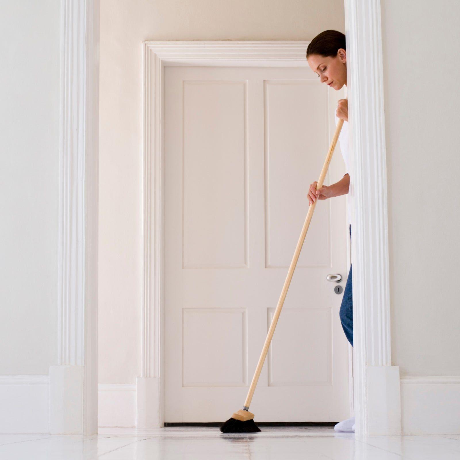 Pack of 25 Wooden Broom Handles 4ft (120cm) 1 1/8" (28-29mm)